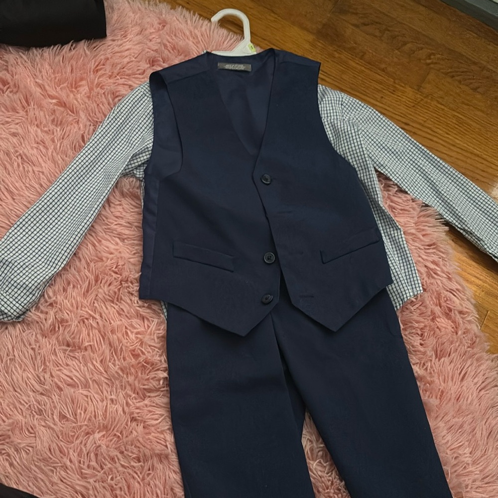 Used 3 piece Vanheusen suit size 5